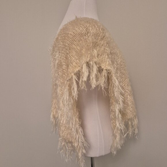 Cream Sweater Shrug For Comfort and Easy Movement 1 Size - Picture 4 of 5